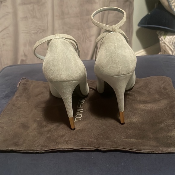 Tom Ford Padlock Pumps Light Blue Suede - Picture 3 of 6